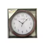 Um relógio de parede redondo com moldura de madeira e mostrador branco, com algarismos arábicos pretos e ponteiros pretos de horas, minutos e segundos. O relógio está em sua embalagem rotulada "Relógio De Parede Los Angeles Branco - Esperanza.